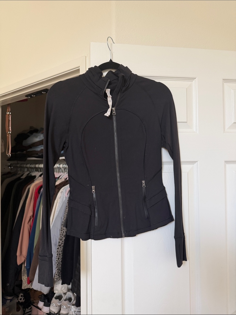 Lulu lemon black Women's Zip-Up Jacket - Sleek Active Style